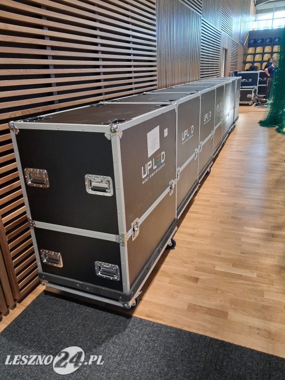 Nowe bandy ledowe w hali Trapez