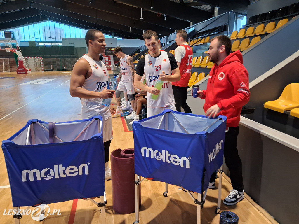 Nowe bandy ledowe w hali Trapez