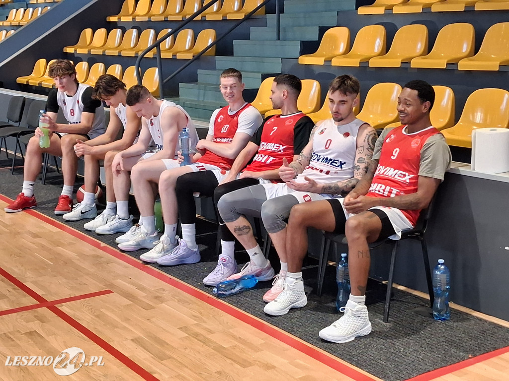 Nowe bandy ledowe w hali Trapez