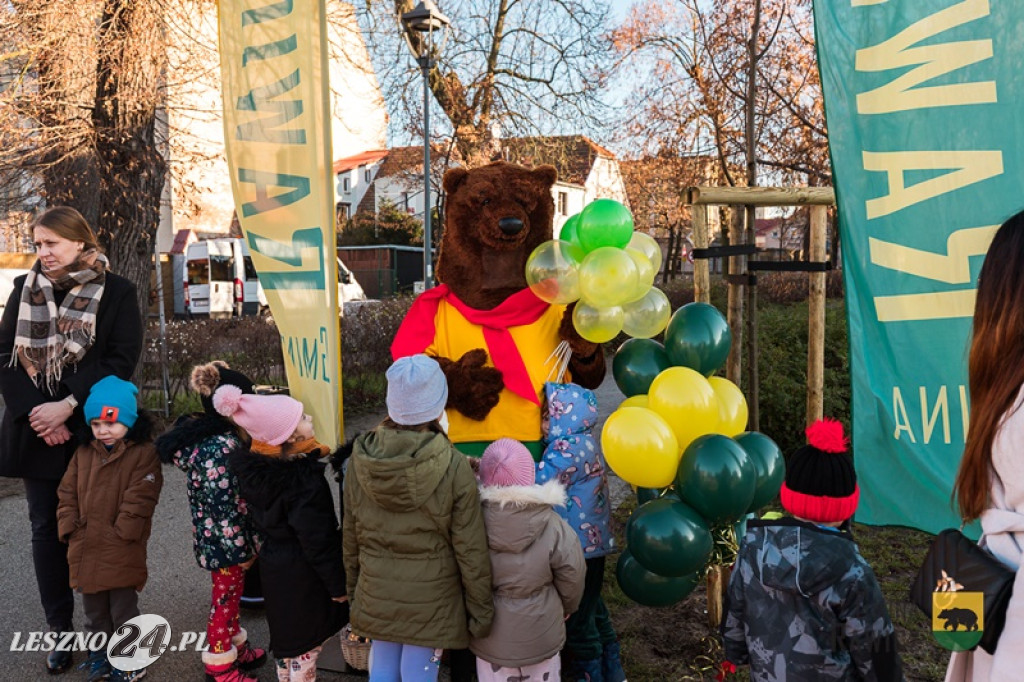 Międzypokoleniowe niedźwiadki na rawickich plantach