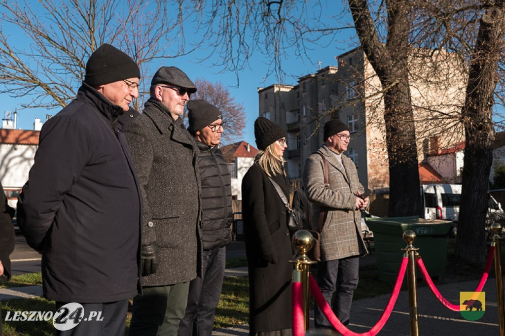 Międzypokoleniowe niedźwiadki na rawickich plantach