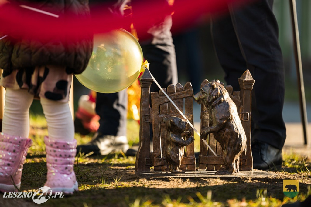 Międzypokoleniowe niedźwiadki na rawickich plantach