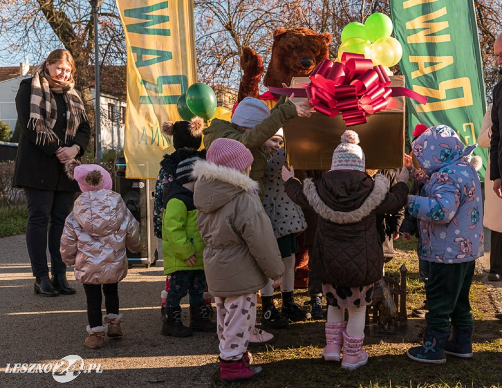 Międzypokoleniowe niedźwiadki na rawickich plantach