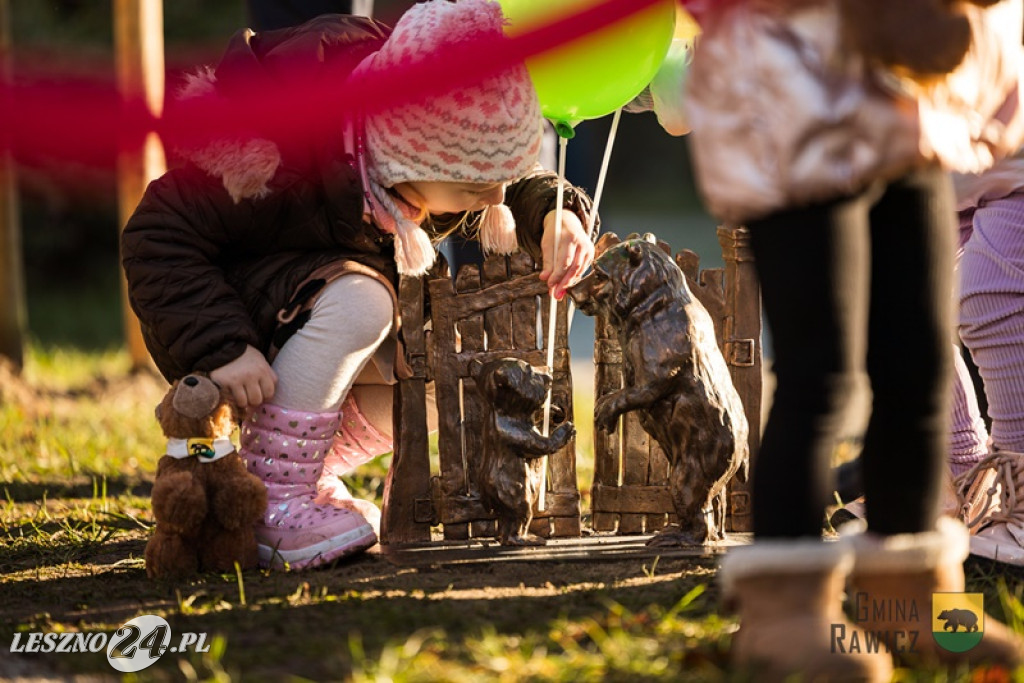 Międzypokoleniowe niedźwiadki na rawickich plantach