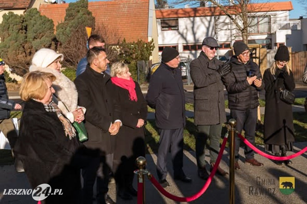 Międzypokoleniowe niedźwiadki na rawickich plantach