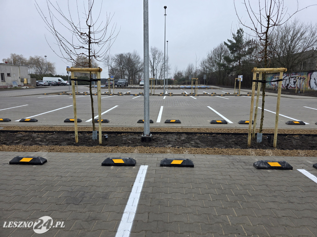 Nowy parking przy Kustronia w Lesznie