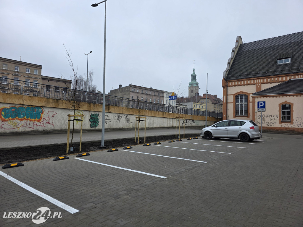 Nowy parking przy Kustronia w Lesznie