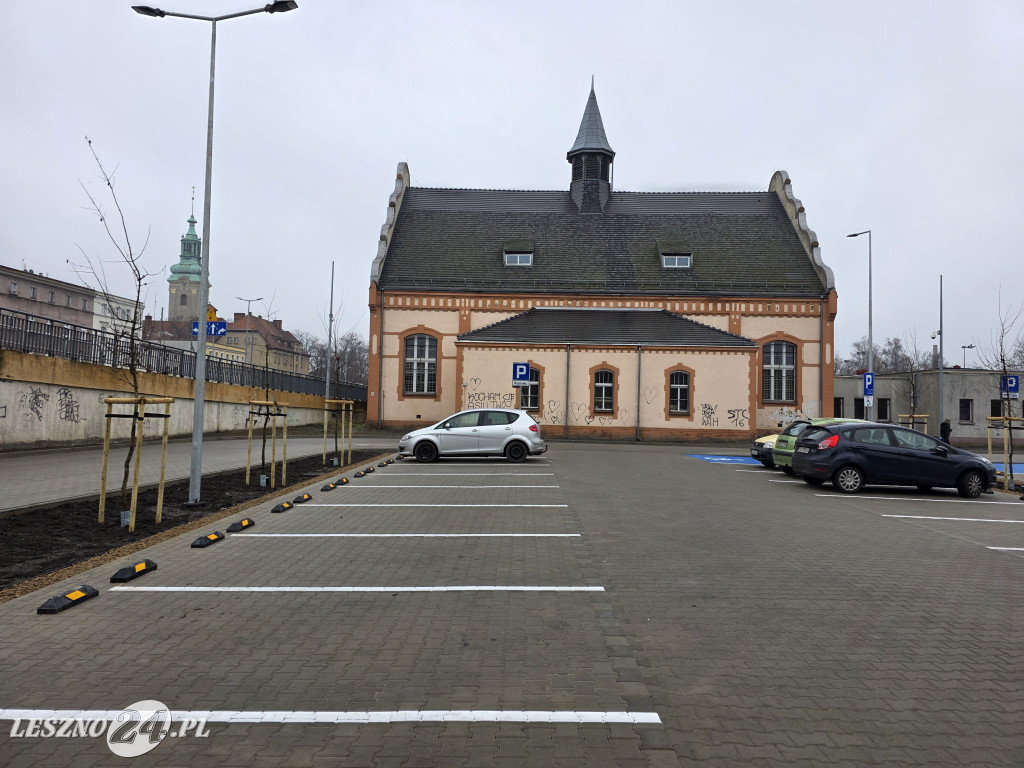 Nowy parking przy Kustronia w Lesznie