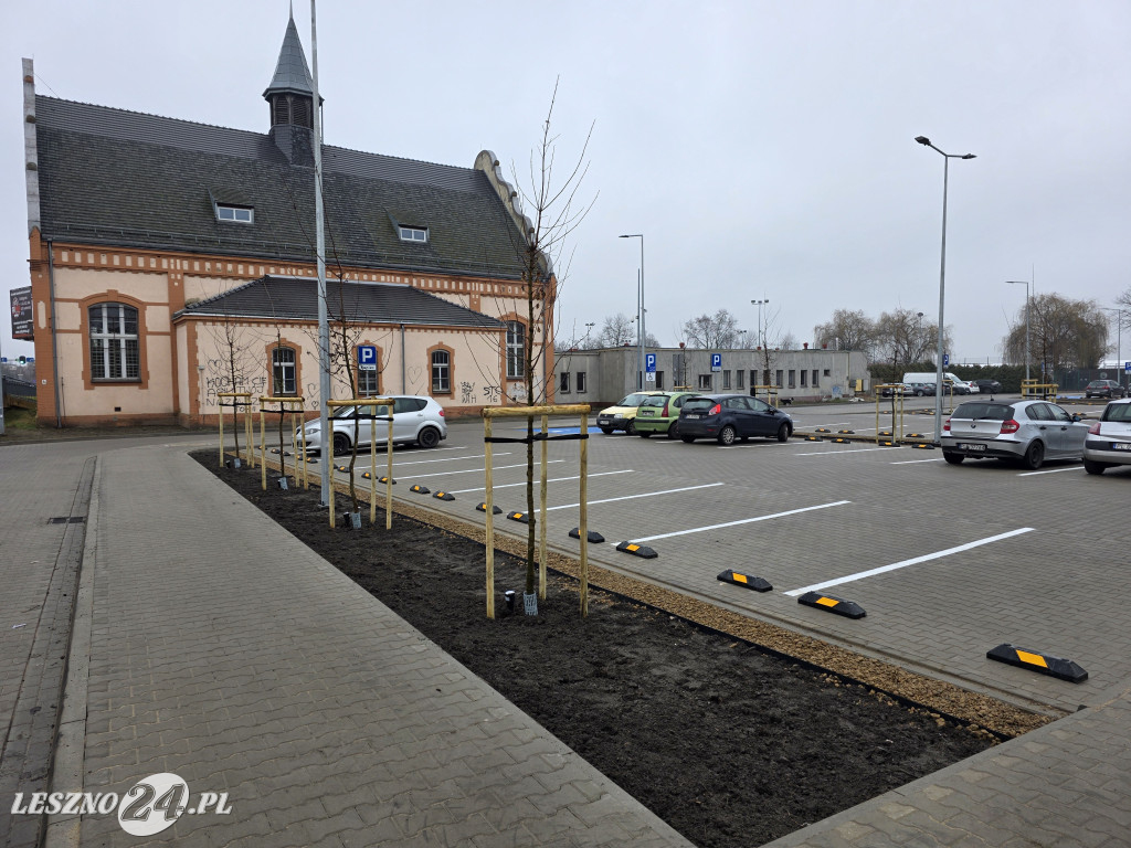 Nowy parking przy Kustronia w Lesznie