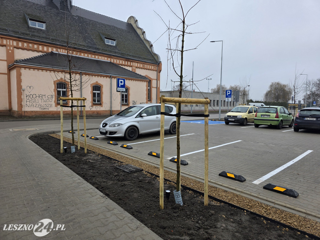 Nowy parking przy Kustronia w Lesznie