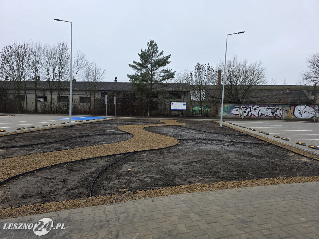 Nowy parking przy Kustronia w Lesznie