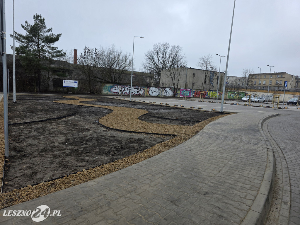 Nowy parking przy Kustronia w Lesznie