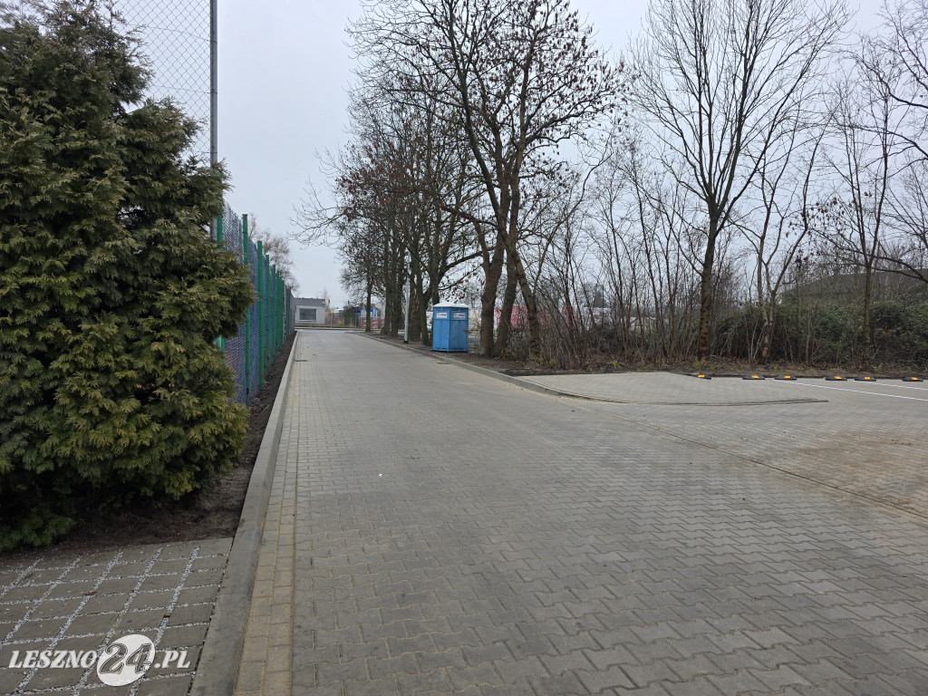 Nowy parking przy Kustronia w Lesznie