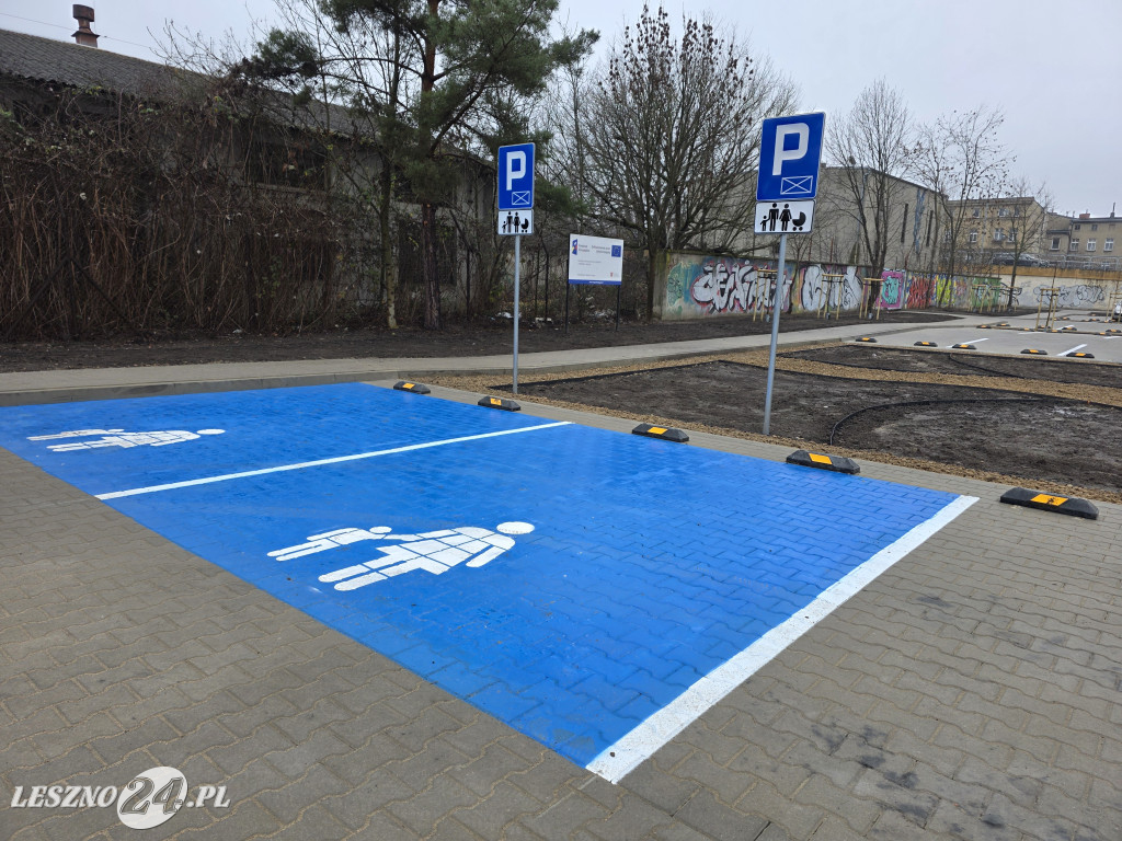 Nowy parking przy Kustronia w Lesznie