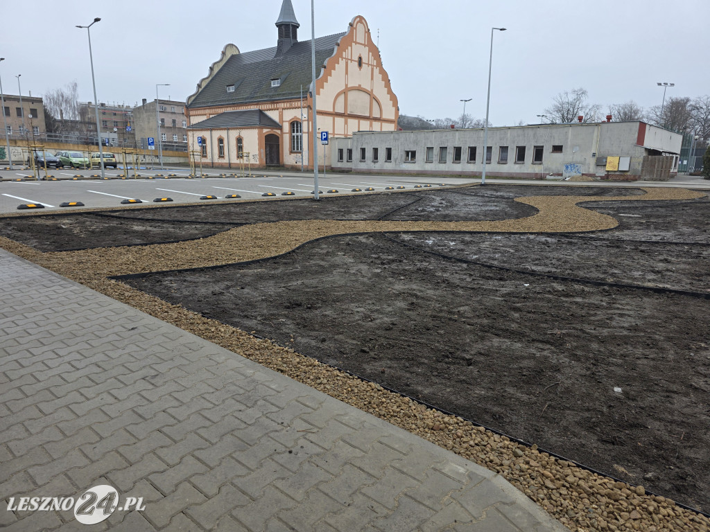 Nowy parking przy Kustronia w Lesznie
