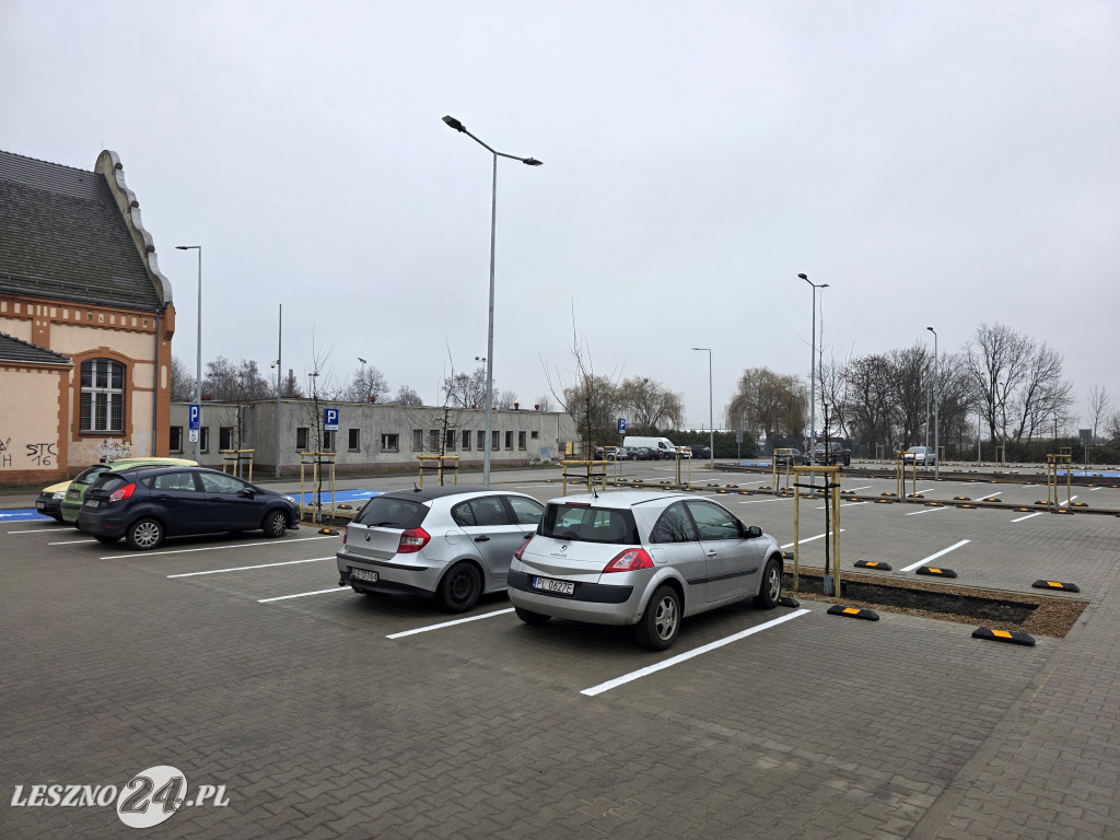 Nowy parking przy Kustronia w Lesznie