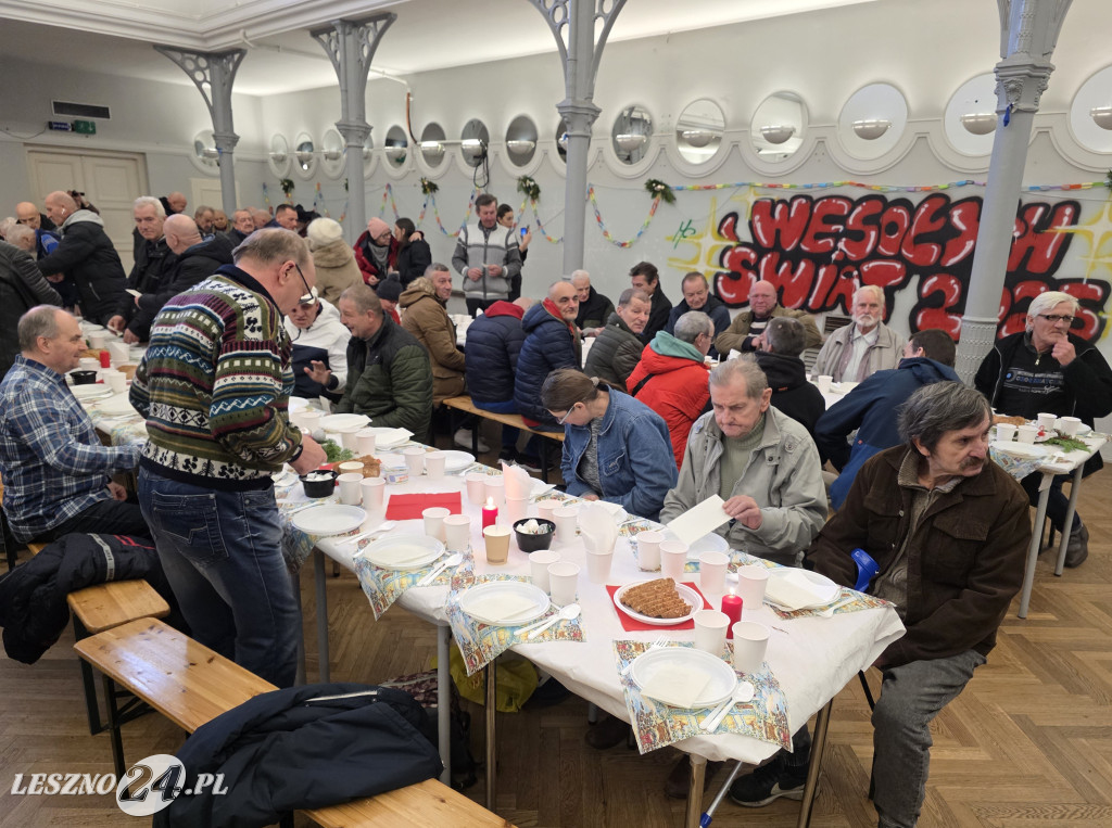 Wigilia dla samotnych i bezdomnych w Lesznie