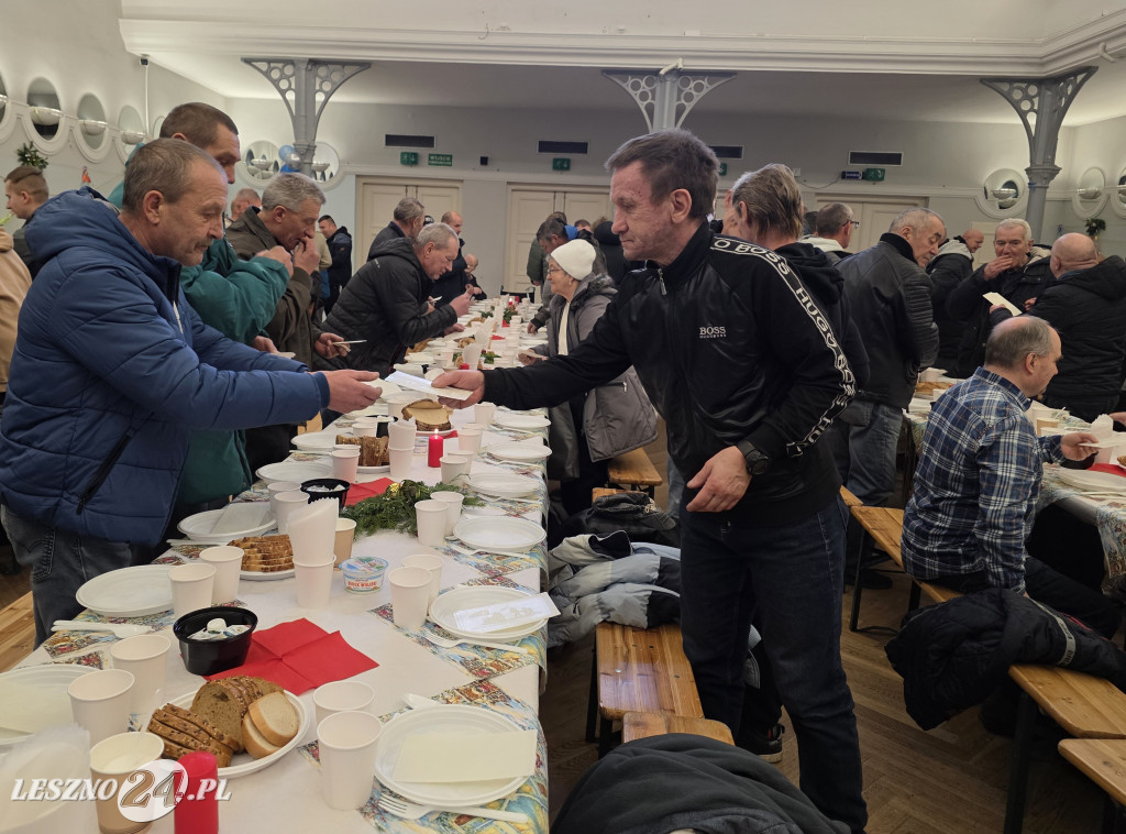 Wigilia dla samotnych i bezdomnych w Lesznie