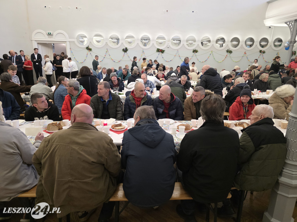 Wigilia dla samotnych i bezdomnych w Lesznie