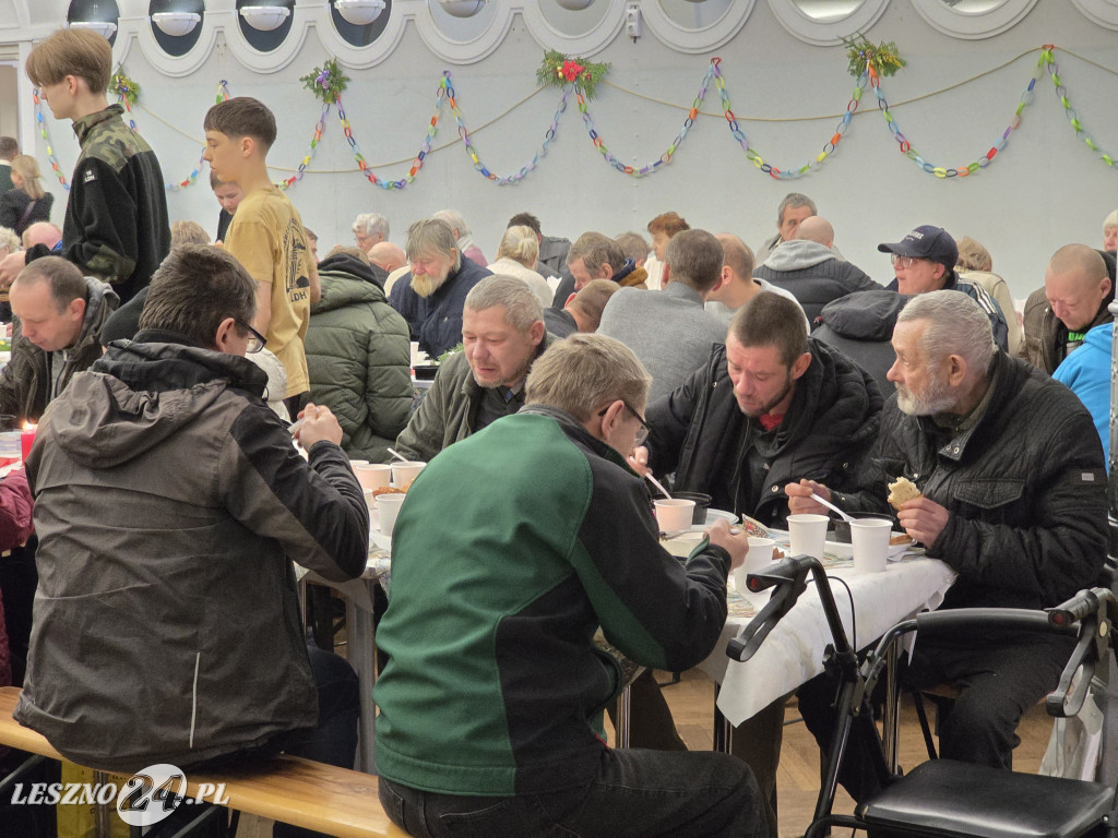 Wigilia dla samotnych i bezdomnych w Lesznie