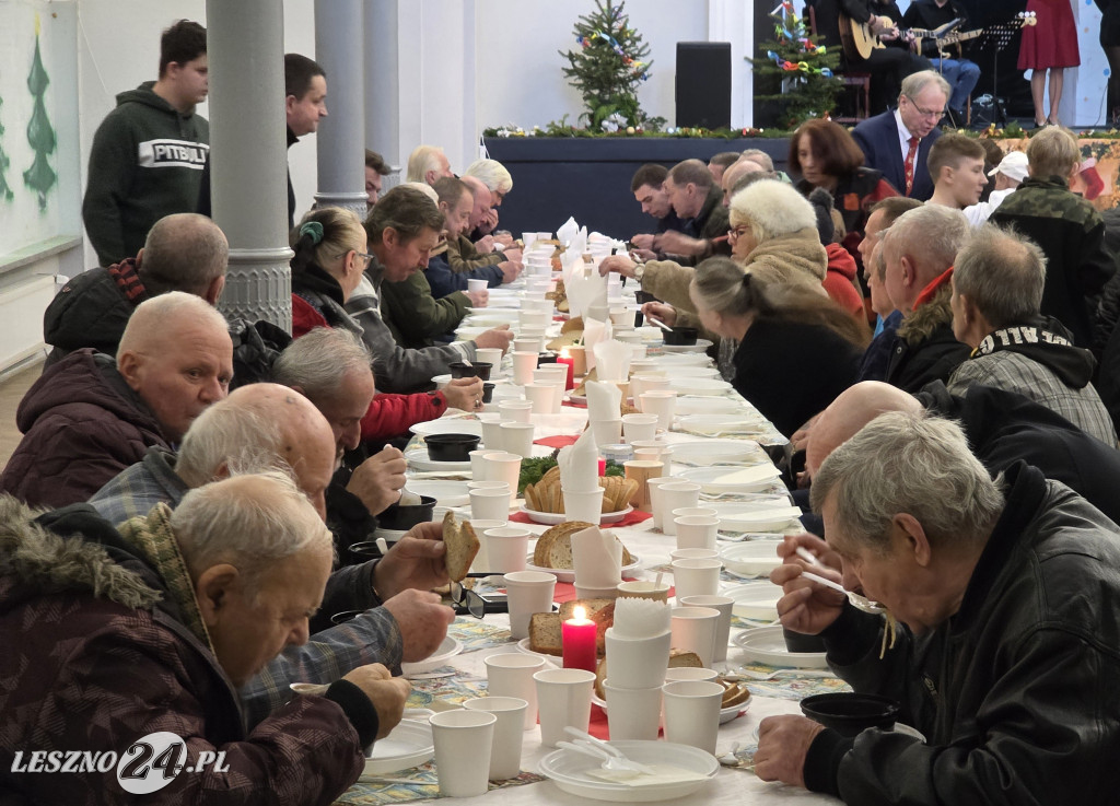 Wigilia dla samotnych i bezdomnych w Lesznie