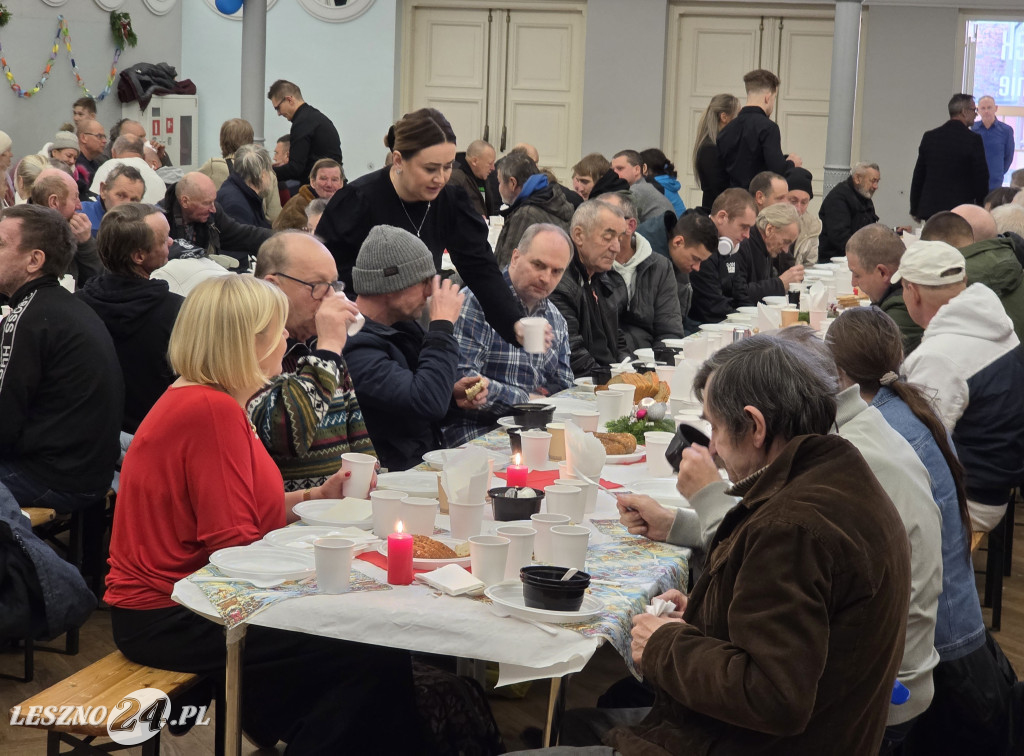 Wigilia dla samotnych i bezdomnych w Lesznie
