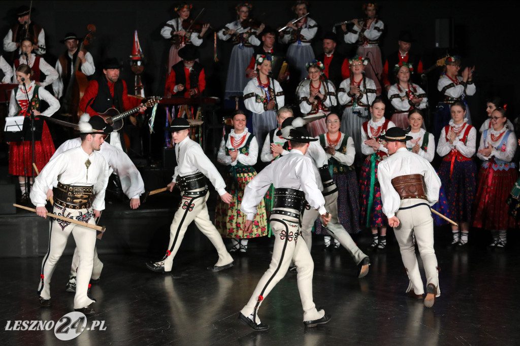 Kolędy na ludowo z tańcem