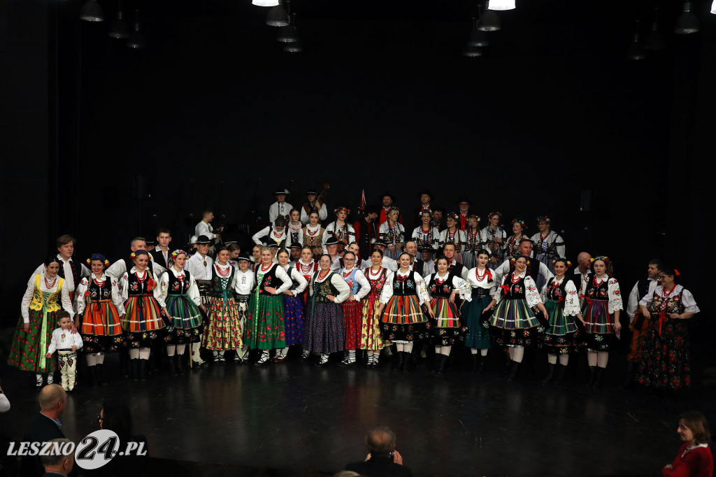 Kolędy na ludowo z tańcem