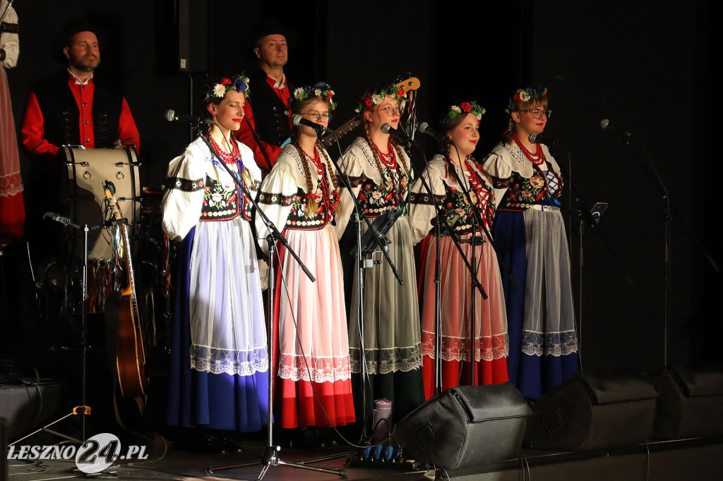 Kolędy na ludowo z tańcem