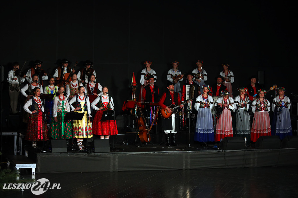 Kolędy na ludowo z tańcem