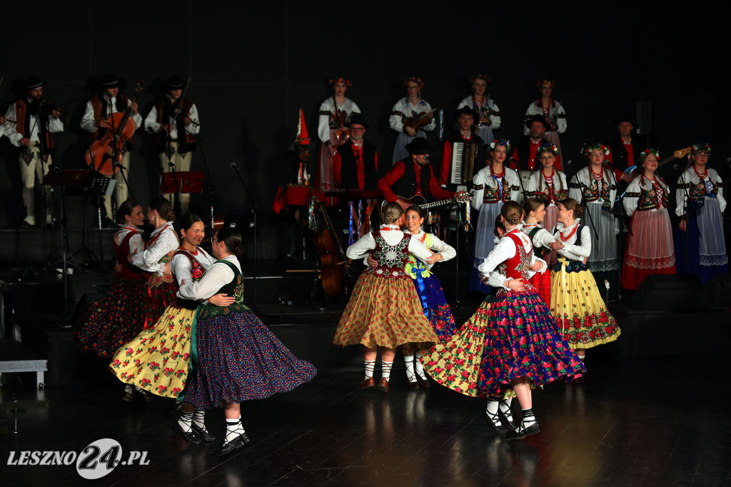 Kolędy na ludowo z tańcem