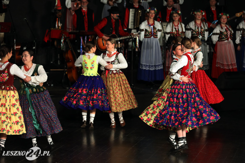 Kolędy na ludowo z tańcem