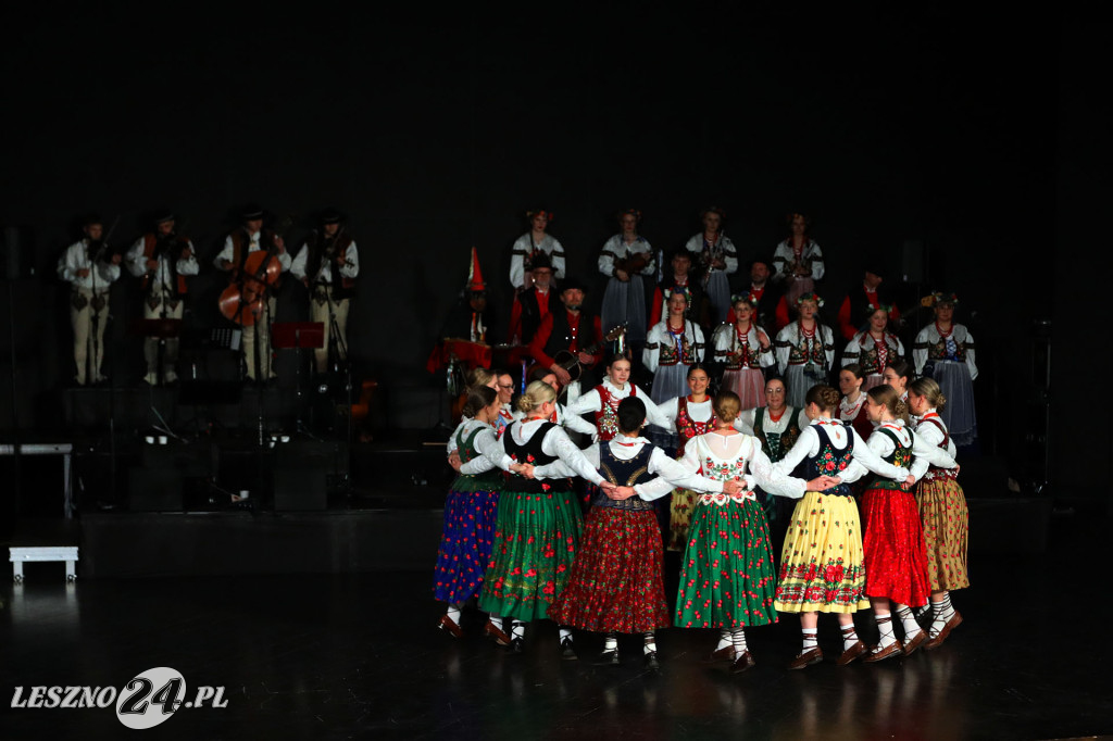 Kolędy na ludowo z tańcem