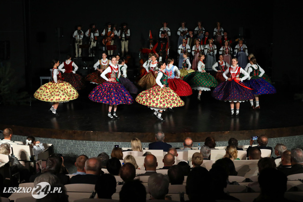 Kolędy na ludowo z tańcem