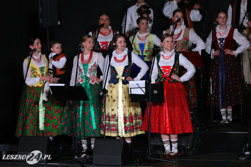 Kolędy na ludowo z tańcem