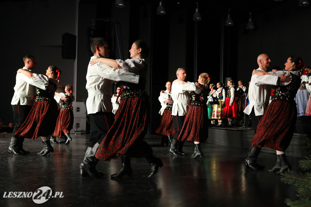 Kolędy na ludowo z tańcem