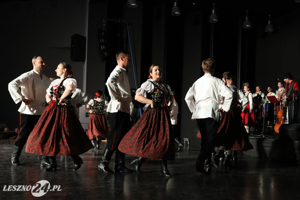 Kolędy na ludowo z tańcem