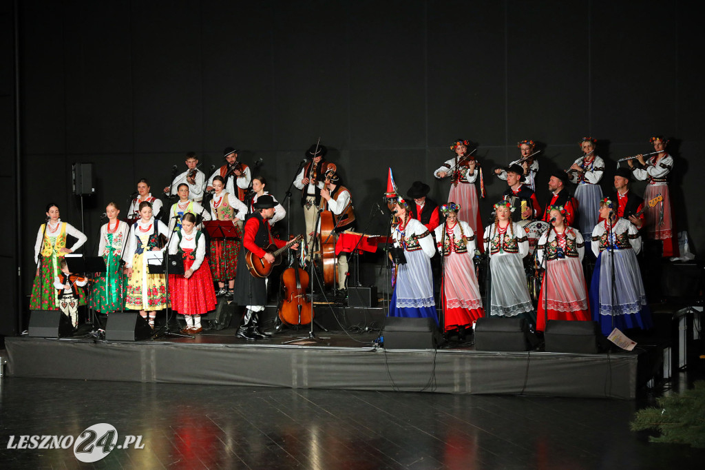 Kolędy na ludowo z tańcem
