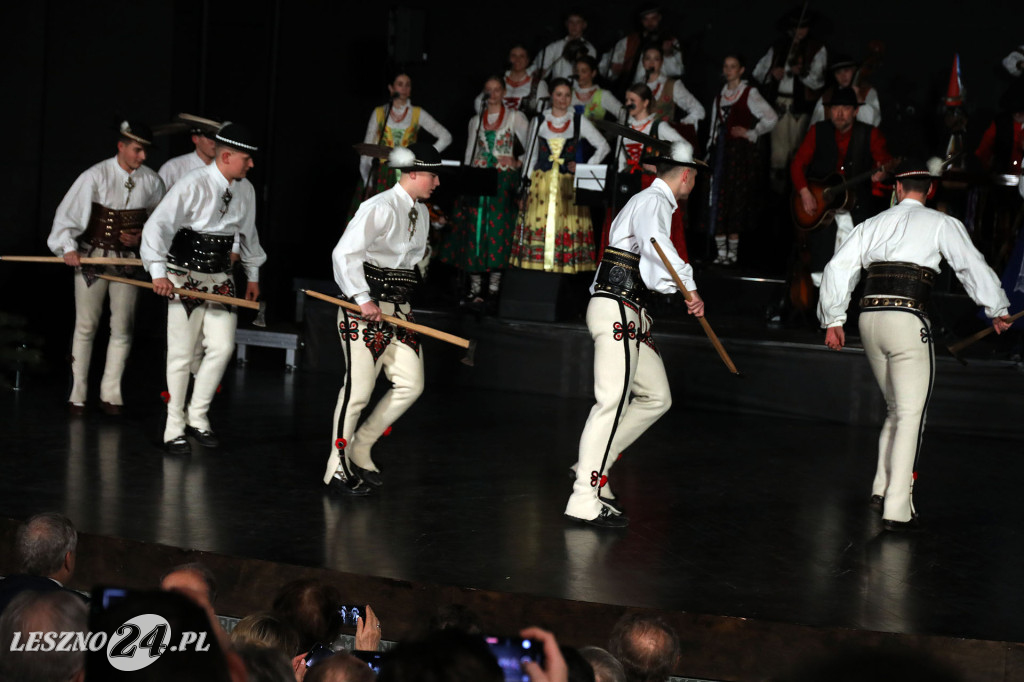 Kolędy na ludowo z tańcem