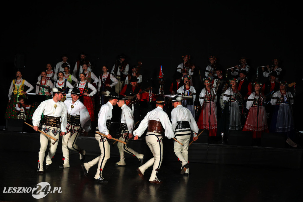 Kolędy na ludowo z tańcem