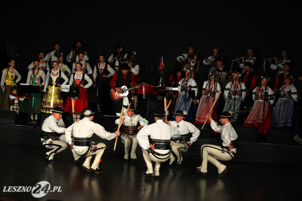 Kolędy na ludowo z tańcem