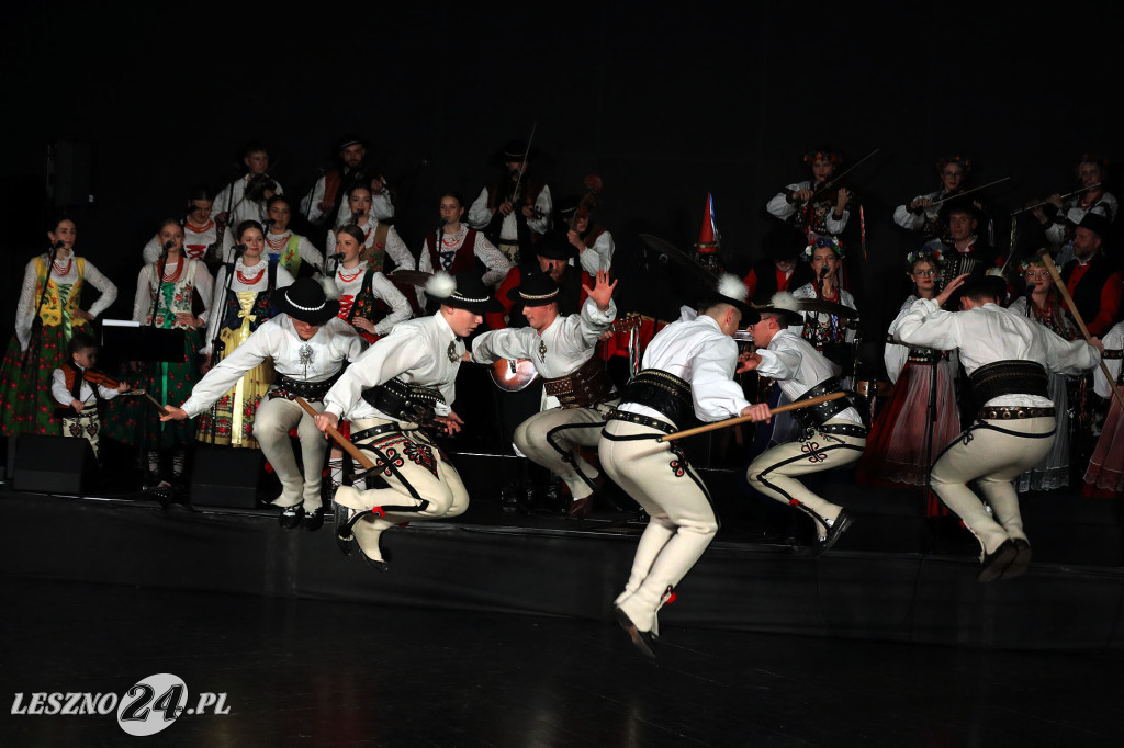 Kolędy na ludowo z tańcem