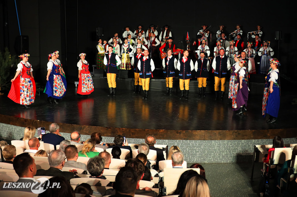 Kolędy na ludowo z tańcem