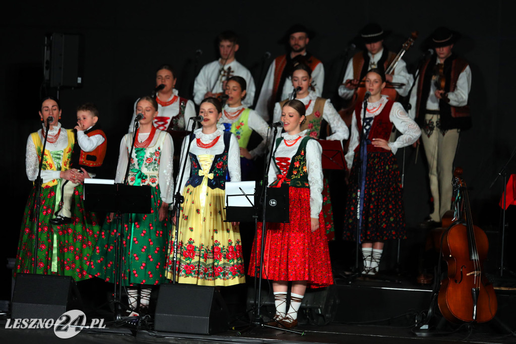 Kolędy na ludowo z tańcem