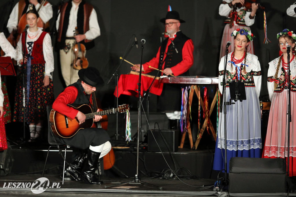 Kolędy na ludowo z tańcem