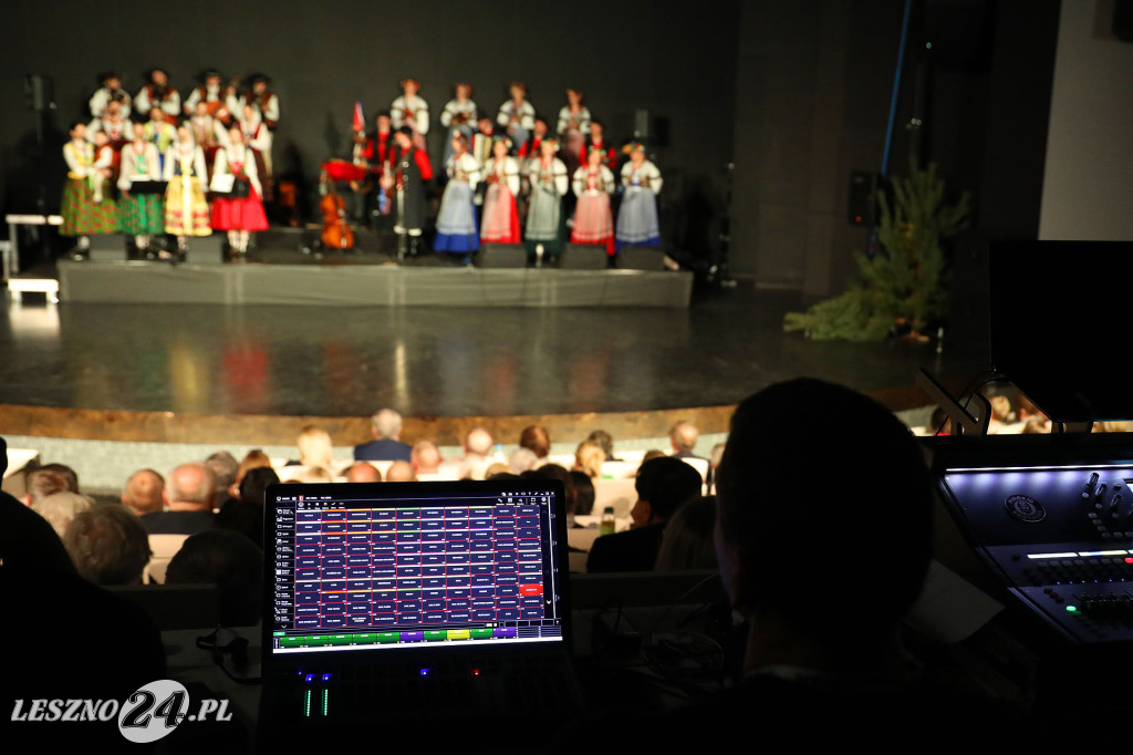 Kolędy na ludowo z tańcem