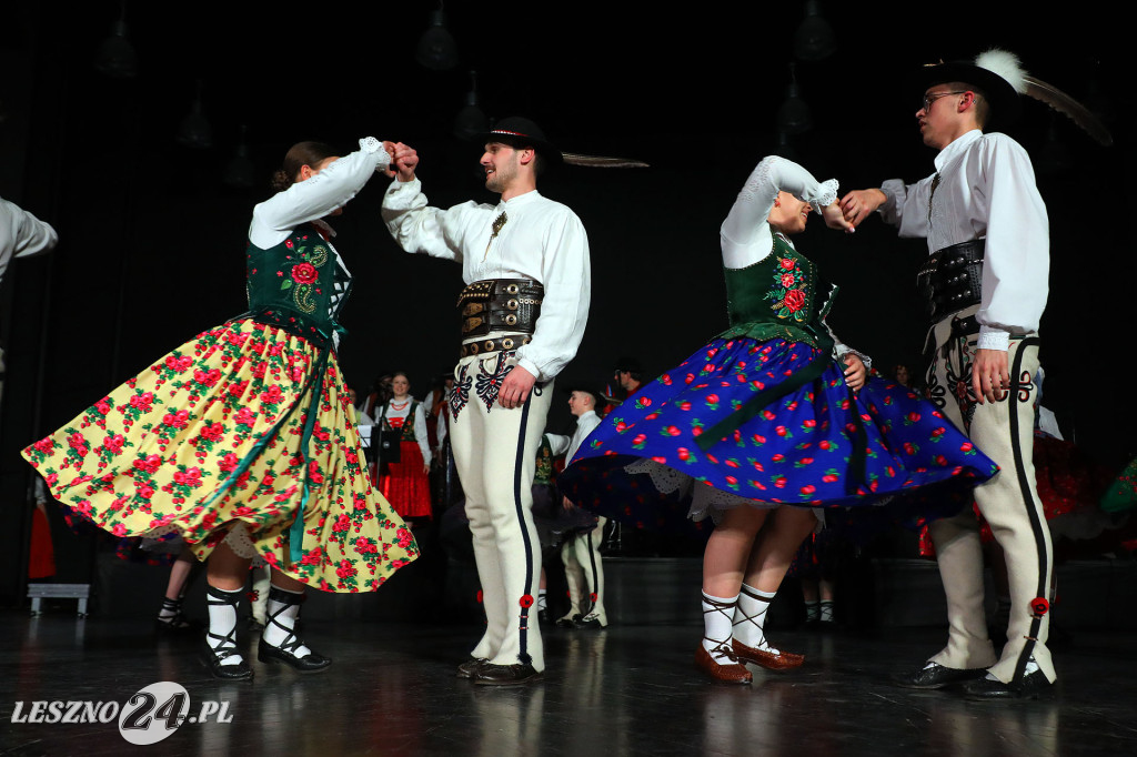 Kolędy na ludowo z tańcem
