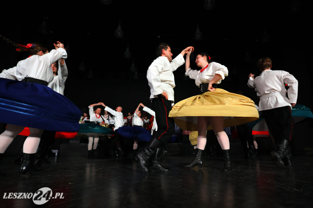 Kolędy na ludowo z tańcem