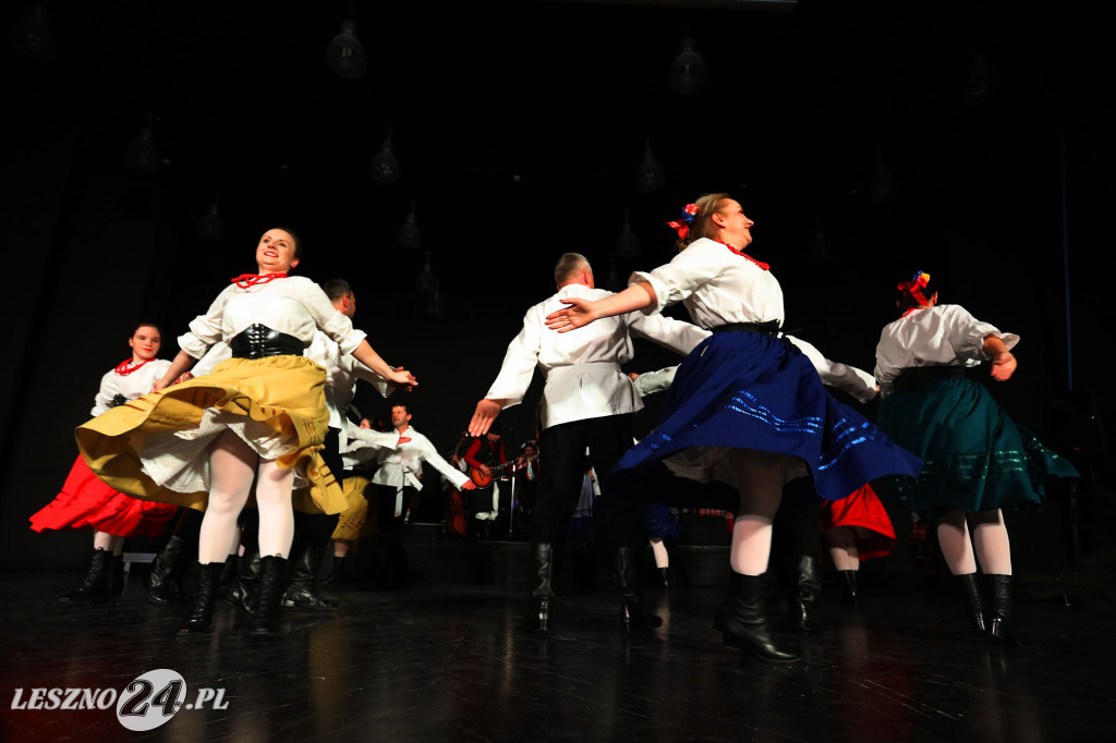 Kolędy na ludowo z tańcem