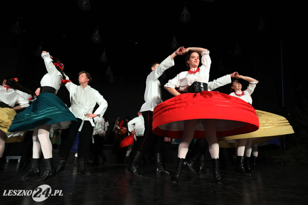 Kolędy na ludowo z tańcem